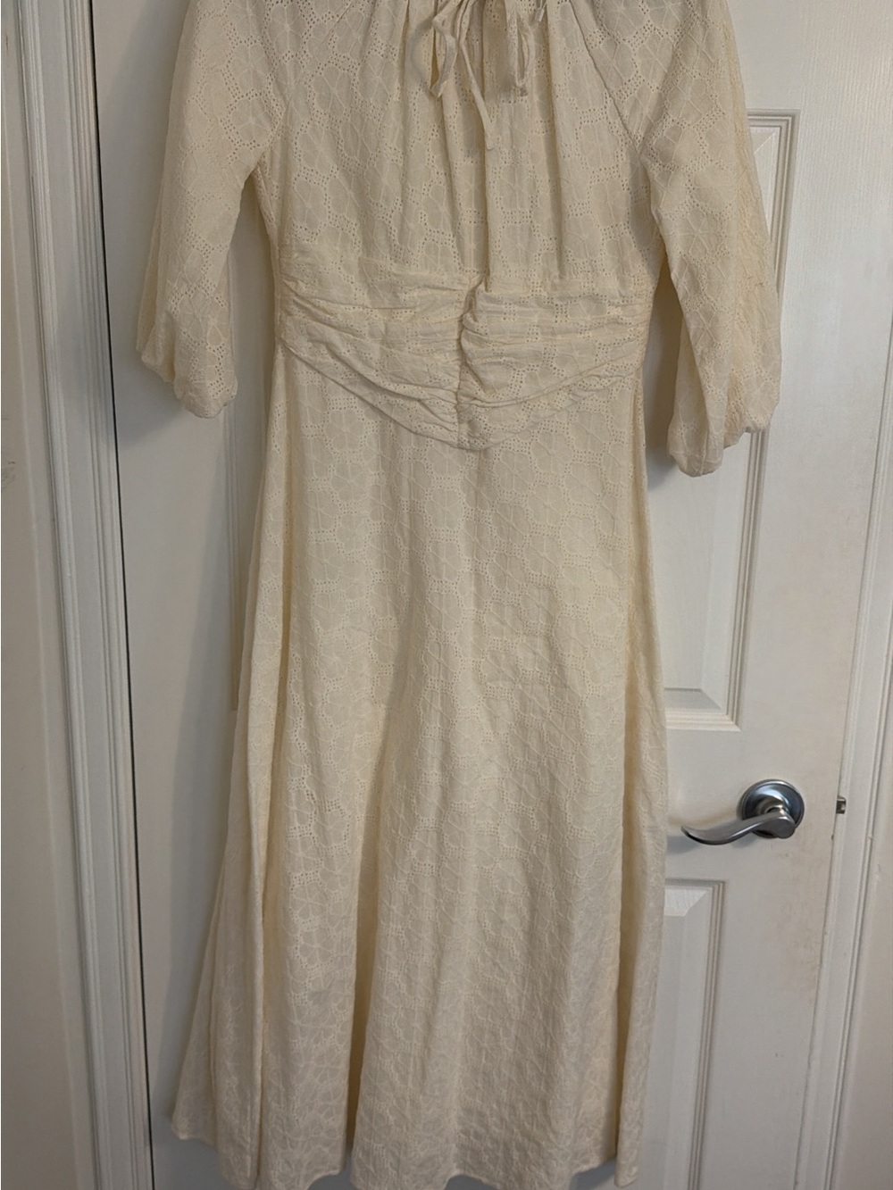 Cream Lace Midi Dress with Ruched Waist and Three-Quarter Sleeves